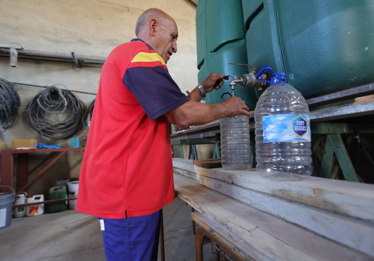 Agua potable una hora al día en Cantalpino «por culpa del metacloro»