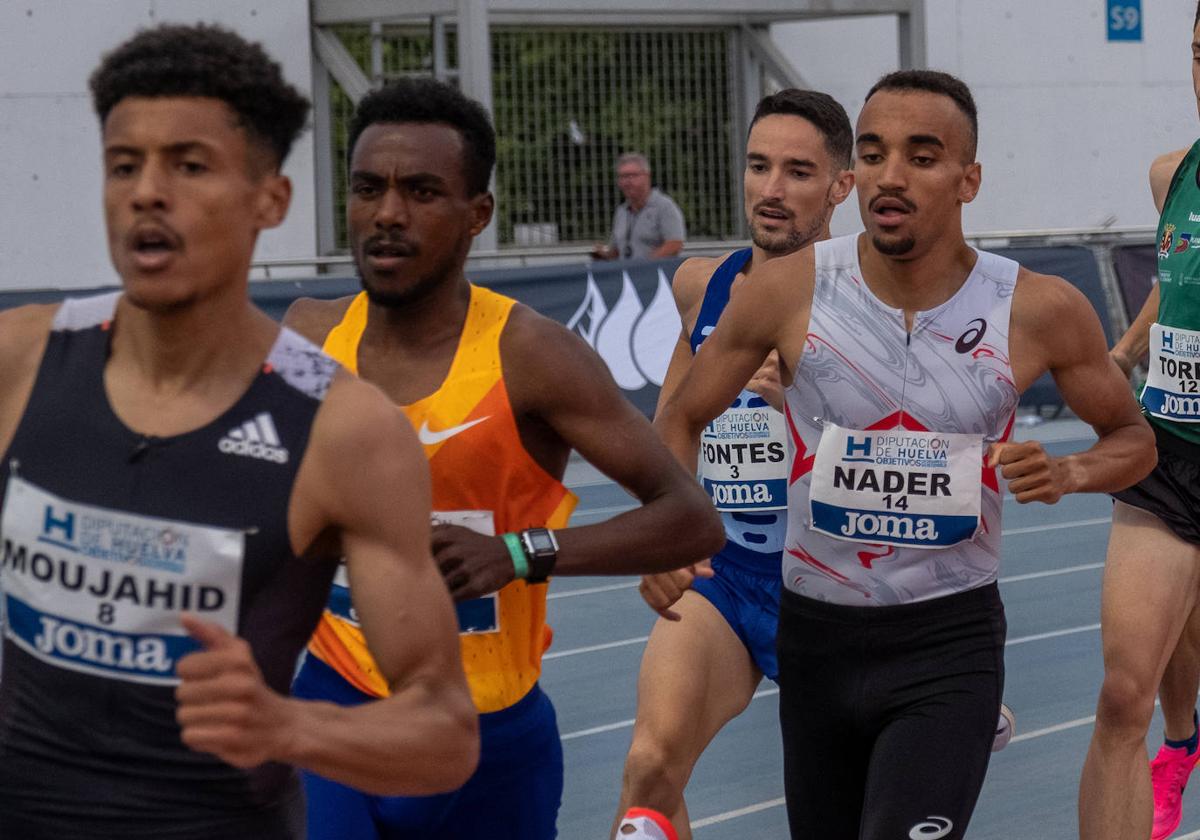 El atleta portugués Isaac Nader, con el 14, ganador de la prueba de 1.500 metros masculinos en el 18º Meeting Iberoamericano de Atletismo, cita en la que estuvo Álvaro de Arriba.