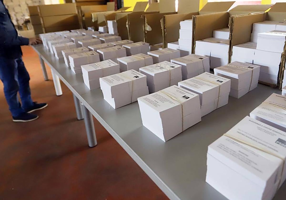 Papeletas listas para un proceso electoral.