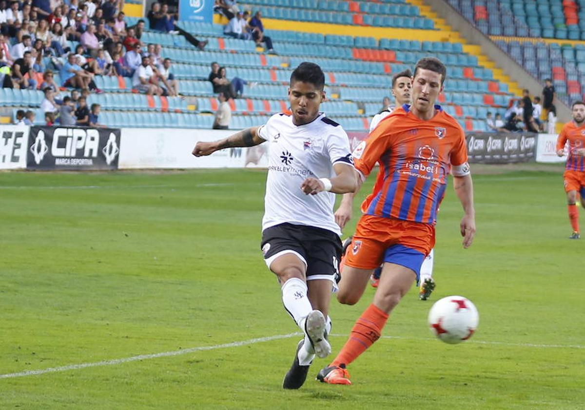 Martín Galván jugando en el Helmántico con el CF Salmantino, ahora Salamanca UDS.