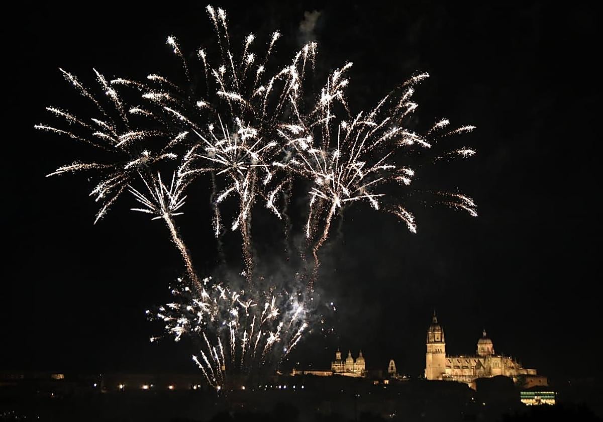 Salamanca despide San Juan de Sahagún con un espectáculo de fuegos artificiales