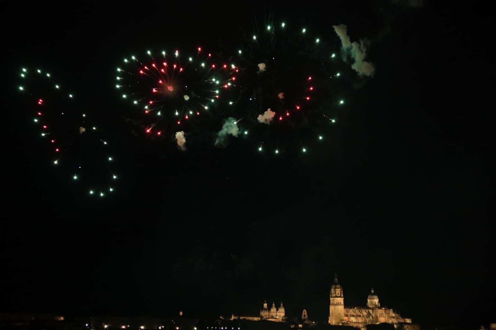 Salamanca despide San Juan de Sahagún con un espectáculo de fuegos artificiales