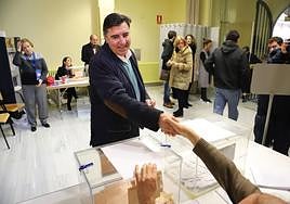 José Antonio Bermúdez de Castro tras votar en Salamanca en las últimas elecciones.