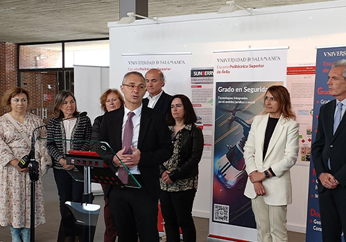 El rector, Ricardo Rivero, en la presentación del Grado en Seguridad.
