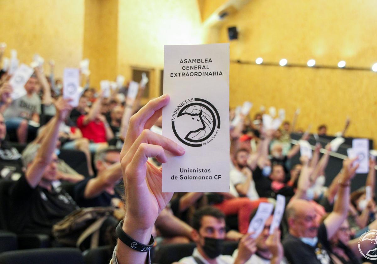 Los socios de Unionistas ratifican la nueva propuesta de abonos de la directiva