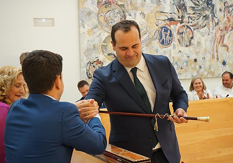 David Mingo recoge el bastón de mando.