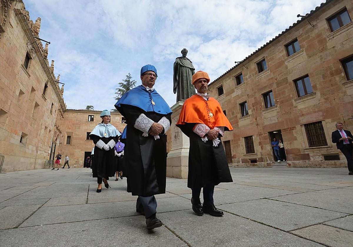 Investidura de Antonio Colinas y Margaret Murnane como nuevos doctores honoris causa de la Usal