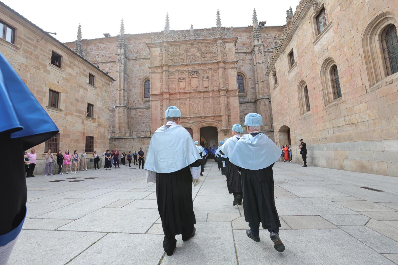 Investidura de Antonio Colinas y Margaret Murnane como nuevos doctores honoris causa de la Usal