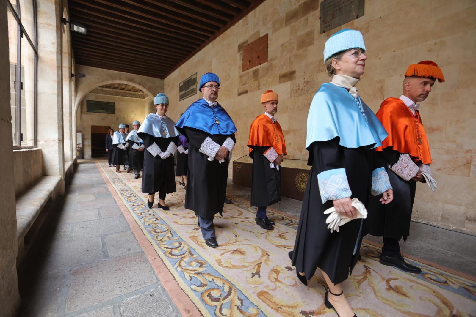 Investidura de Antonio Colinas y Margaret Murnane como nuevos doctores honoris causa de la Usal