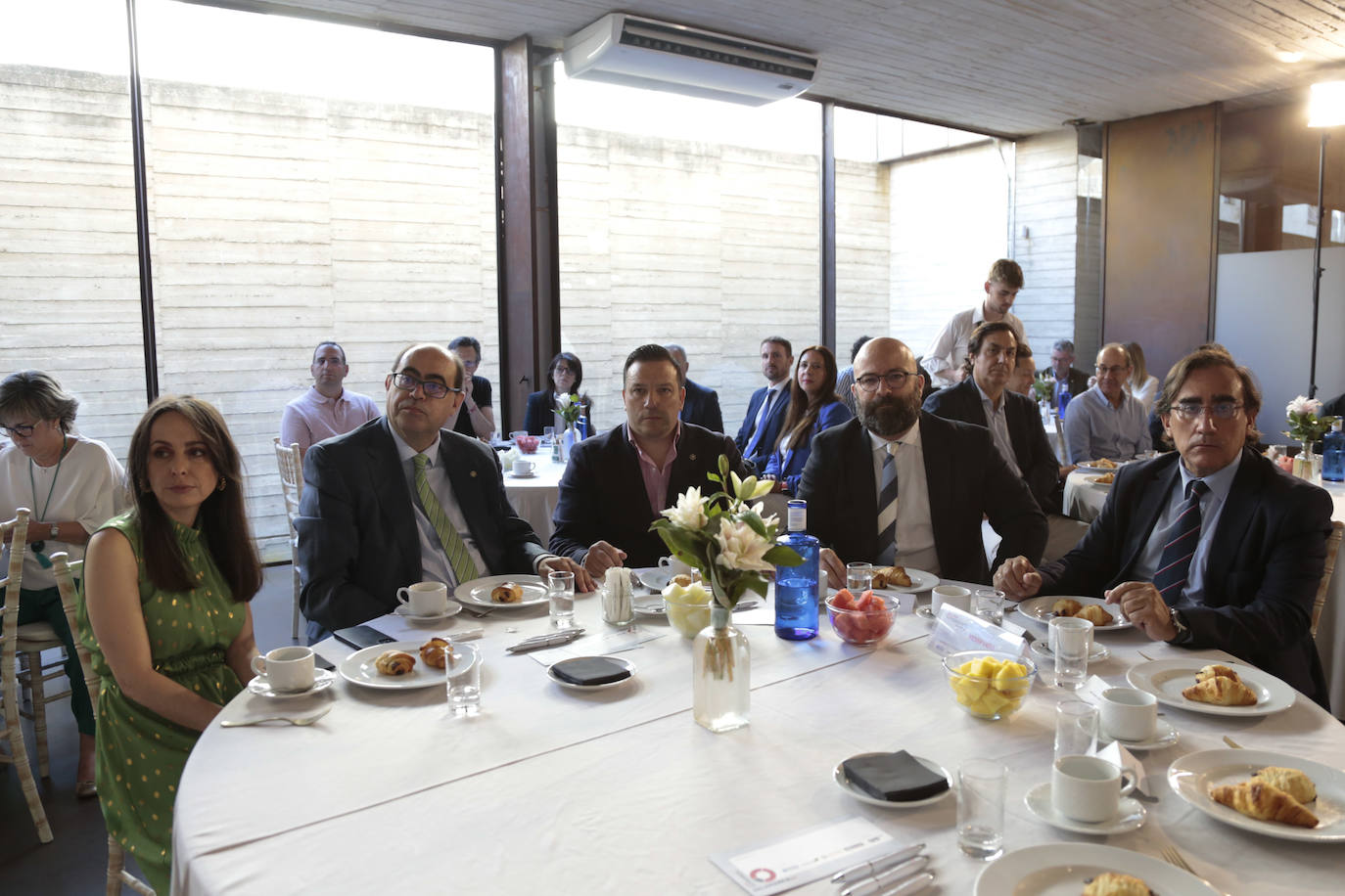 De izda. a dcha.: Carmén Seguín (Ayto. Salamanca), Fernando Rodríguez (Ayto. Salamanca), Jorge Moro (Asociación Hostelería), Domingo Rodríguez (Vocento) y José Francisco Diego Calvo (ICE Salamanca).