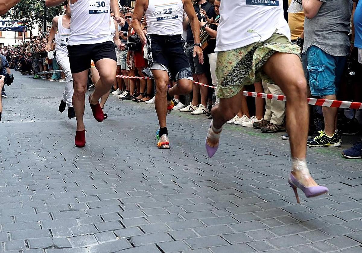 Imagen de archivo de una carrera de tacones.