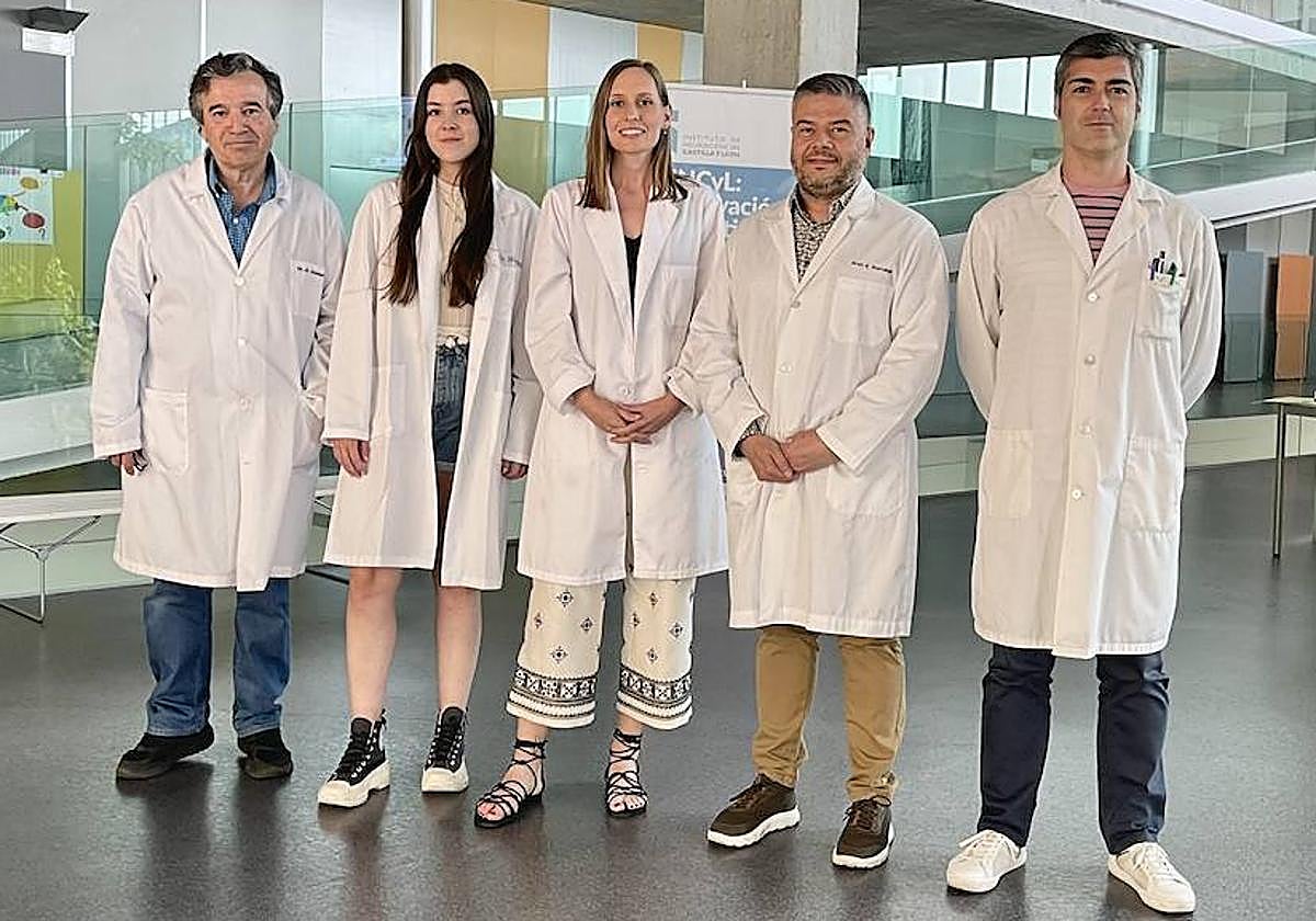 De izquierda a derecha: José Ramón Alonso, Laura Pérez-Revuelta, Ester Pérez-Martín, Eduardo Weruaga y David Díaz.