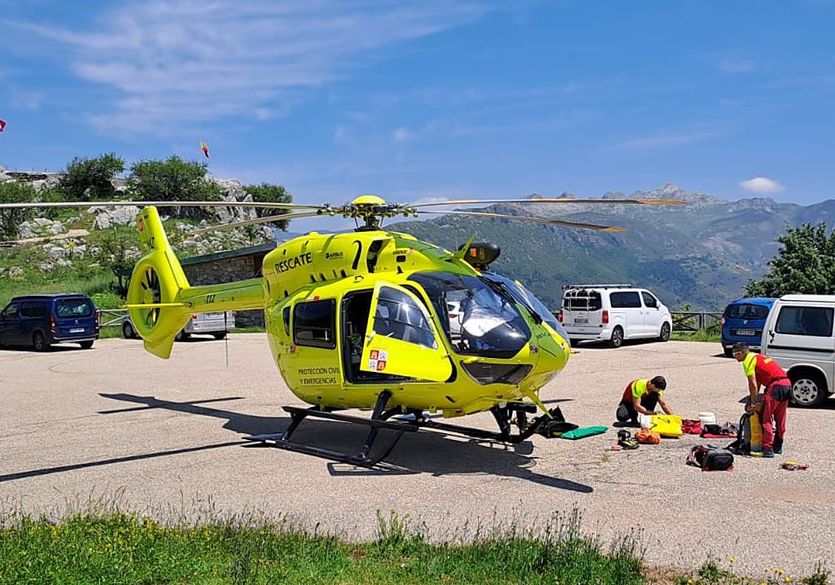 Efectivos y helicóptero del 112 de Castilla y León desplazados hasta el lugar de suceso.