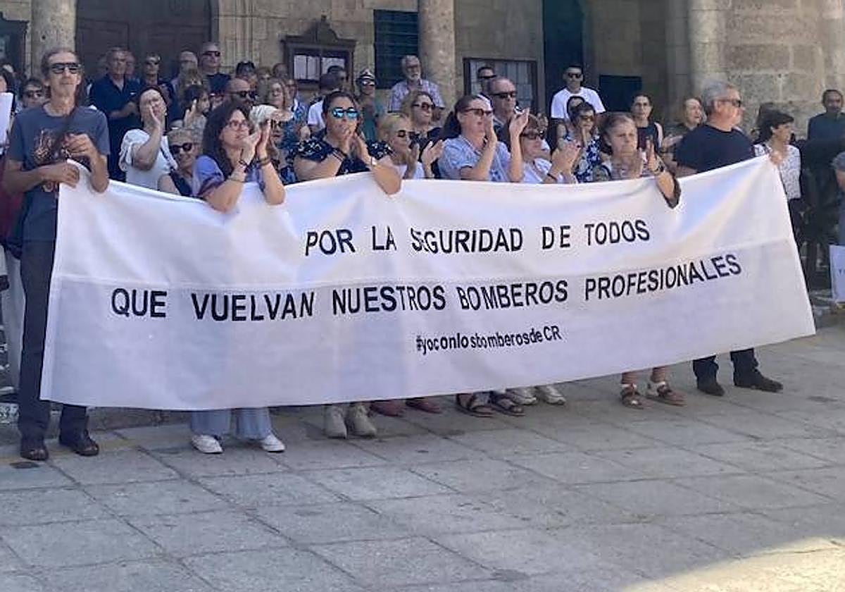 Ciudad Rodrigo vuelve a salir a la calle para apoyar a sus bomberos en el día de su fiesta