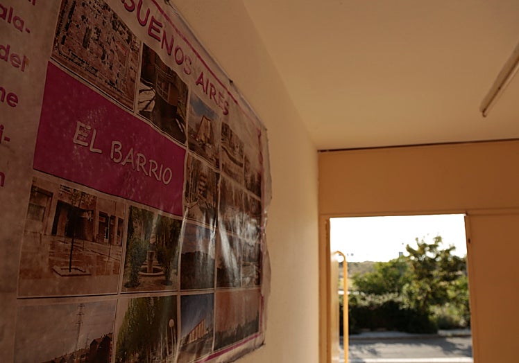 Imagen principal - El barrio cumple 40 años arropado por colectivos e individuos que colaboran desinteresadamente en la programación del aniversario