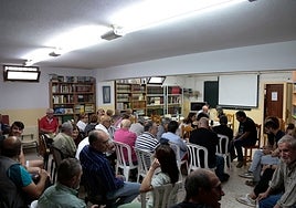 Los bajos de la parroquia de Buenos Aires han acogido durante toda la semana mesas redondas y actos vinculados al aniversario del barrio y las iniciativas nacidas en él.