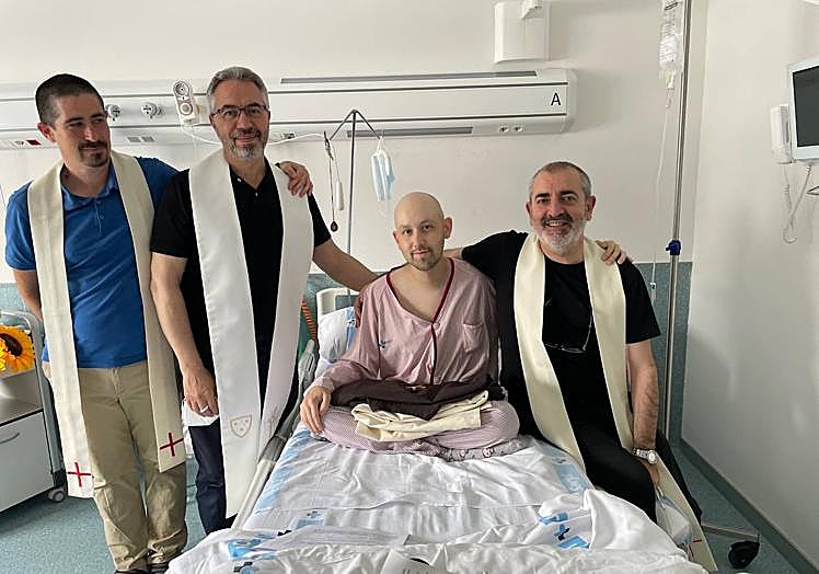 Imagen principal - Un joven salmantino de 21 años ingresa en el noviciado carmelita «in articulo mortis»