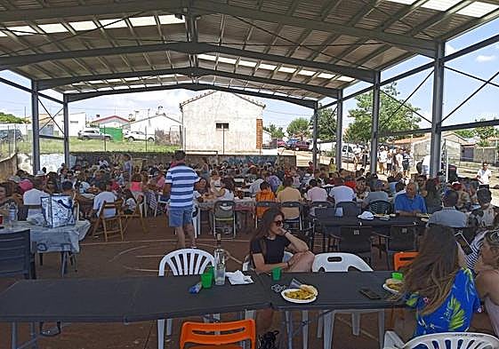 Monterrubio de la Sierra despide las fiestas con una paella