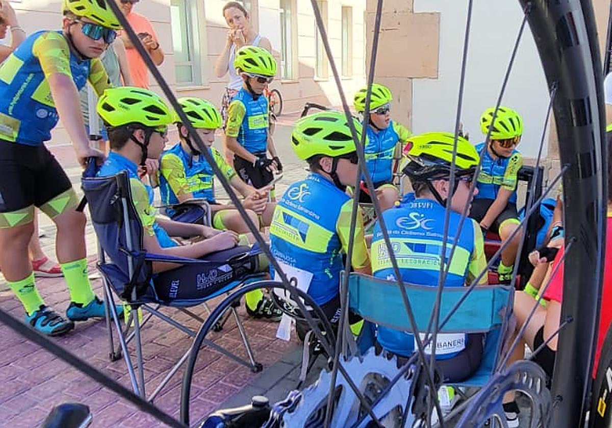 Corredores de la Escuela de ciclismo Salmantina.