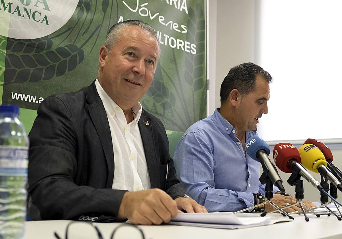El presidente de Asaja en Castilla y León, Donacio Dujo, y el presidente de Asaja Salamanca, Juan Luis Delgado.