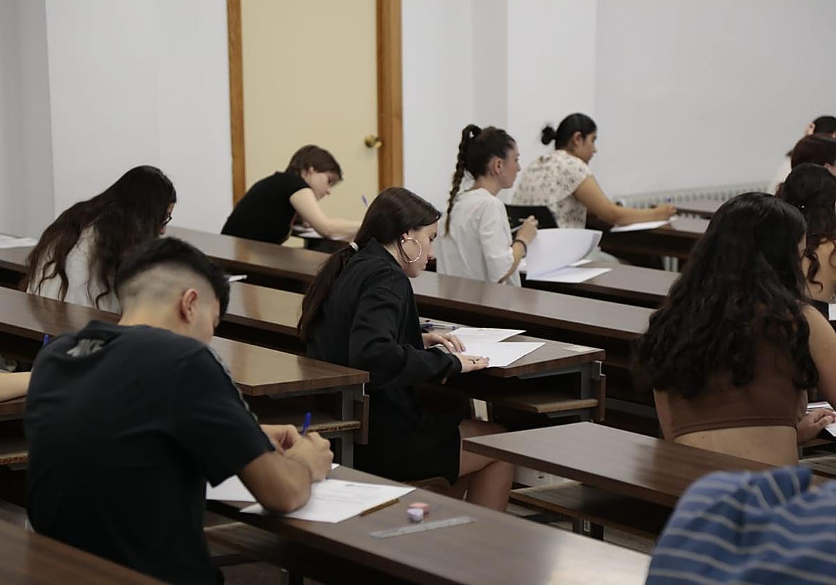 Los alumnos del distrito de Salamanca se presentan a la EBAU.