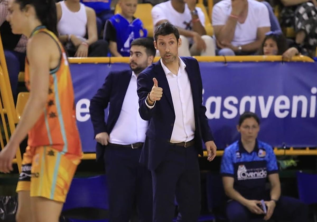 Pepe Vázquez, técnico de Avenida.