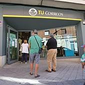 Así se está votando por correo en Salamanca: pocas colas y un trabajo ímprobo