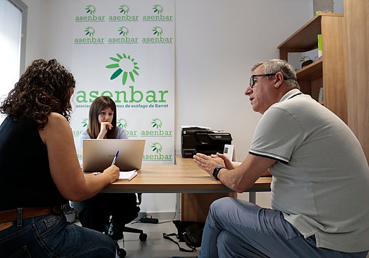 Imagen principal - La asociación tiene su sede en la Casa de Asociaciones de Gran Capitán, pero se trata de una entidad de ámbito estatal.