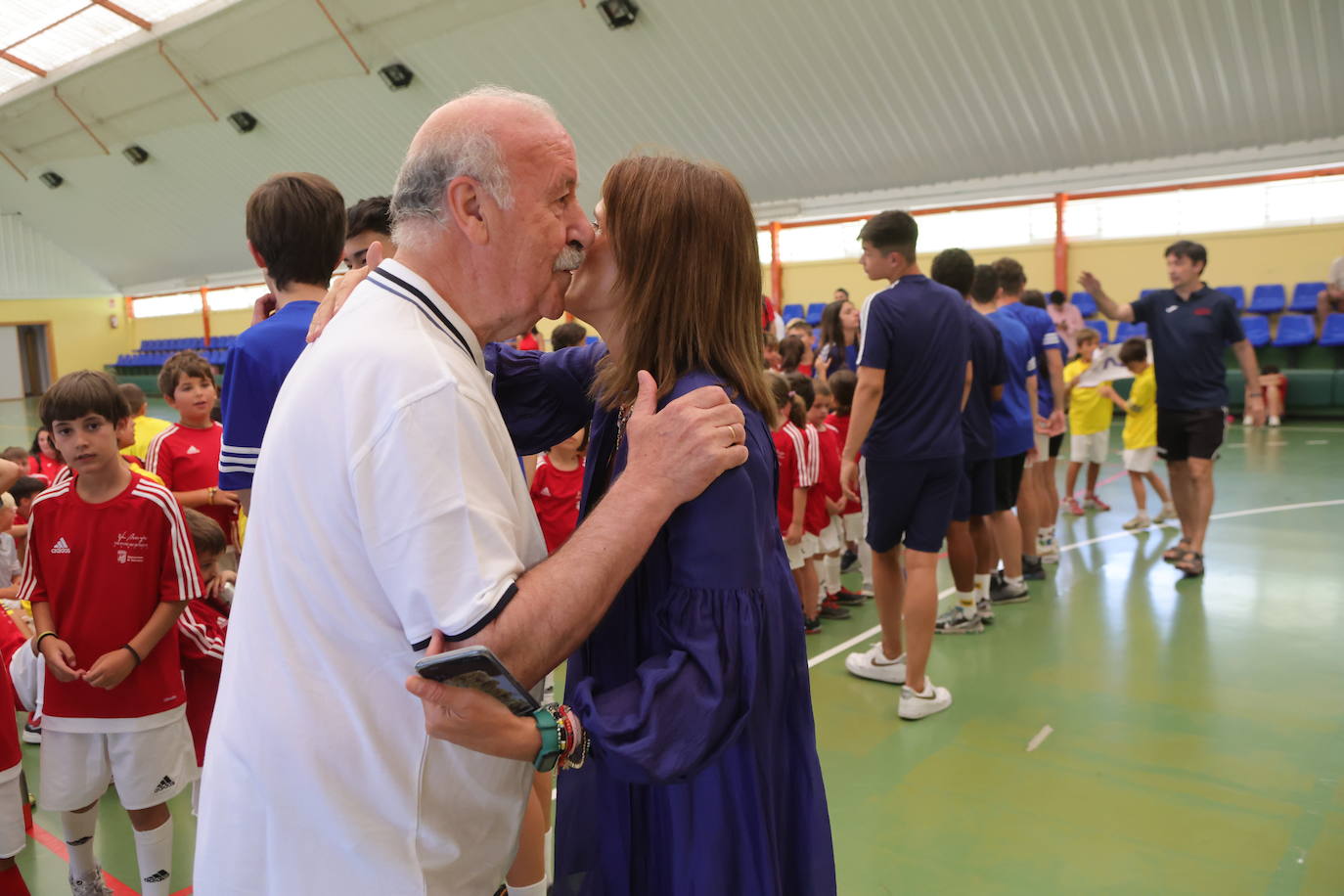 Vicente del Bosque visita su campus en Salamanca