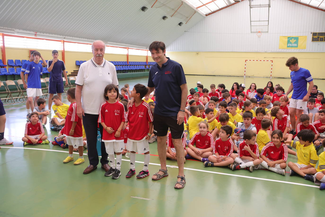 Vicente del Bosque visita su campus en Salamanca