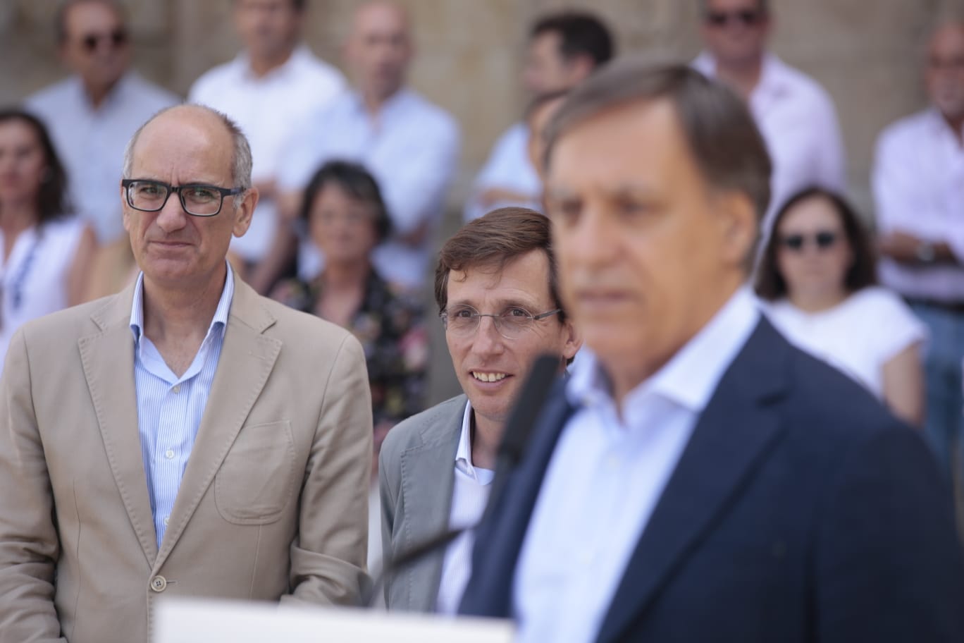 Almeida visita Salamanca y apuesta por su comunicación ferroviaria con Madrid