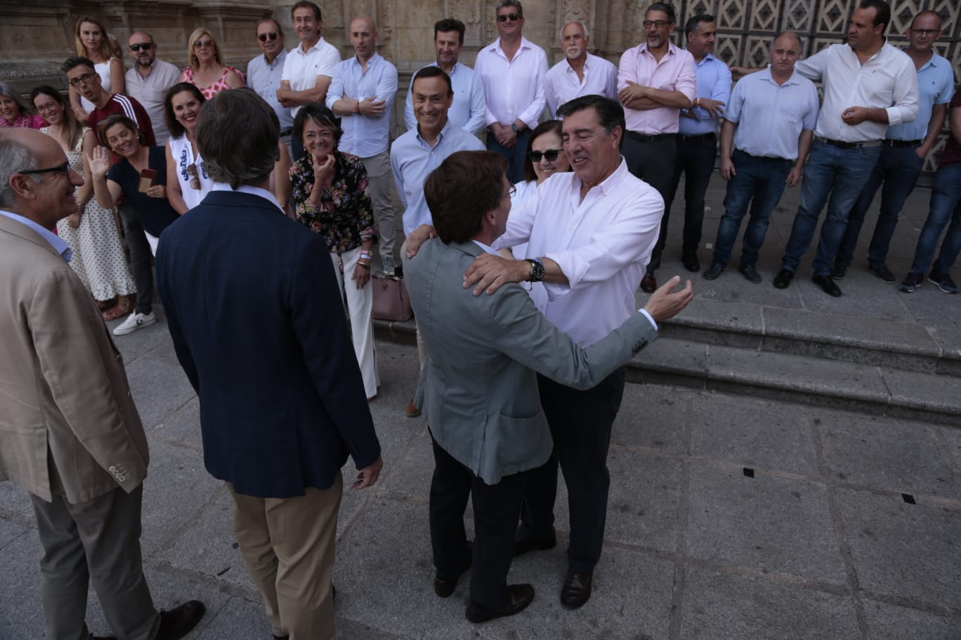 Almeida visita Salamanca y apuesta por su comunicación ferroviaria con Madrid