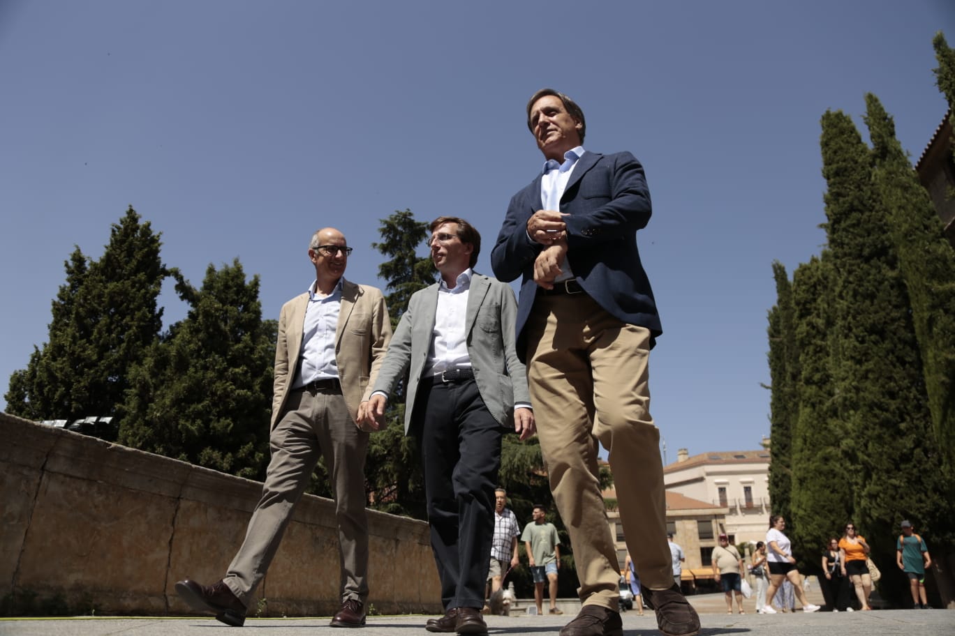 Almeida visita Salamanca y apuesta por su comunicación ferroviaria con Madrid