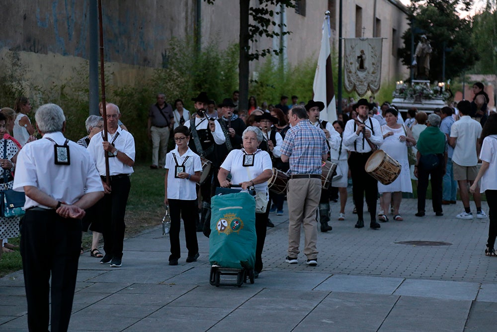 Devoción por la Virgen del Carmen junto al río