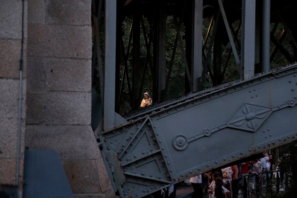Devoción por la Virgen del Carmen junto al río