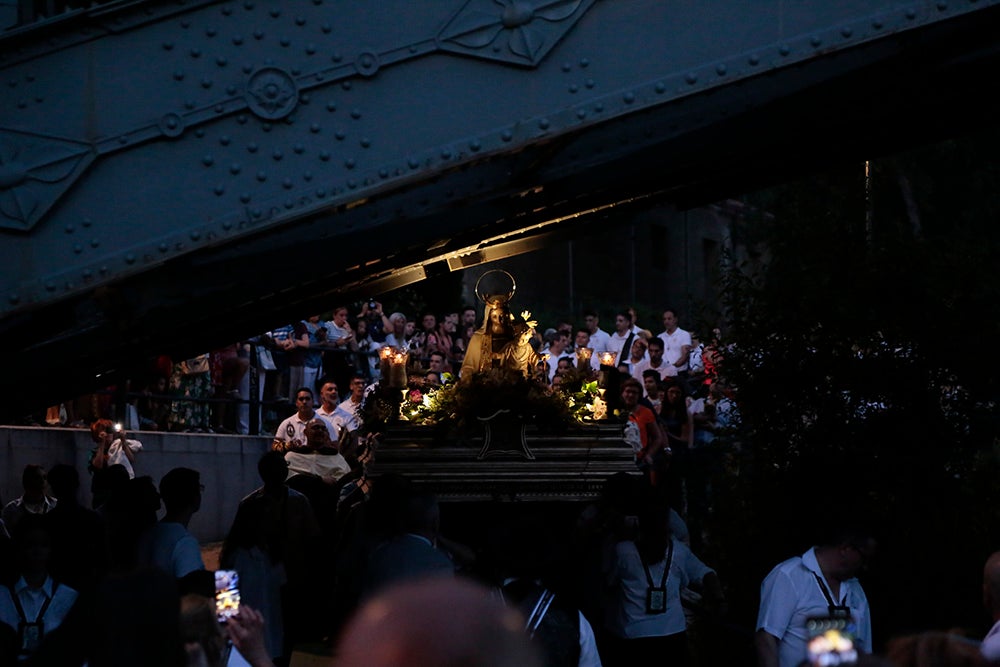 Devoción por la Virgen del Carmen junto al río