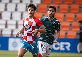 Domínguez disputando un partido contra el CD Guijuelo, la pasada campaña.