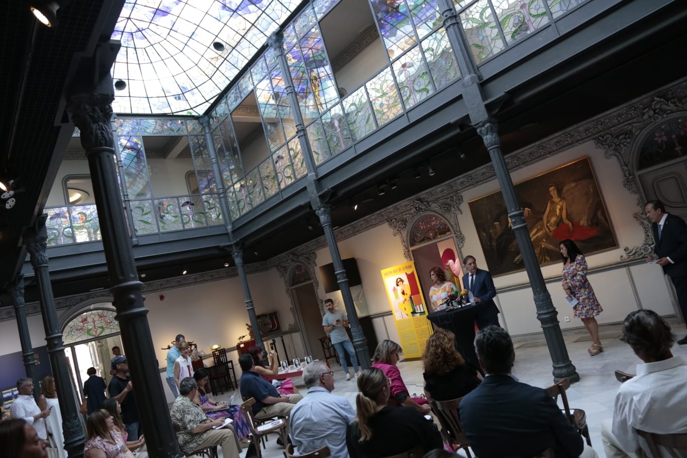 Ágatha Ruiz de la Prada presenta sus memorias en la Casa Lis