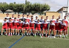 Jugadores del CD Guijuelo en el primer entrenamiento de la campaña 2023-2024.