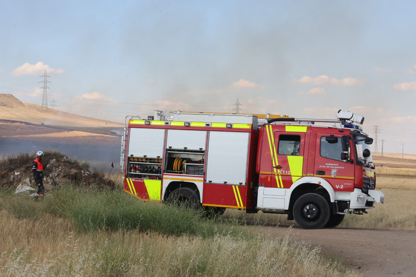 Los Bomberos de Salamanca trabajan en la extinción de un incendio en Puente Ladrillo