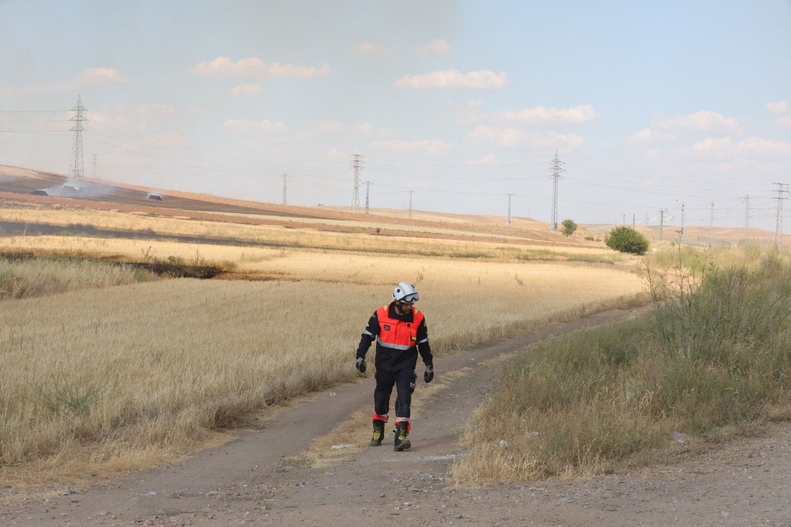 Los Bomberos de Salamanca trabajan en la extinción de un incendio en Puente Ladrillo