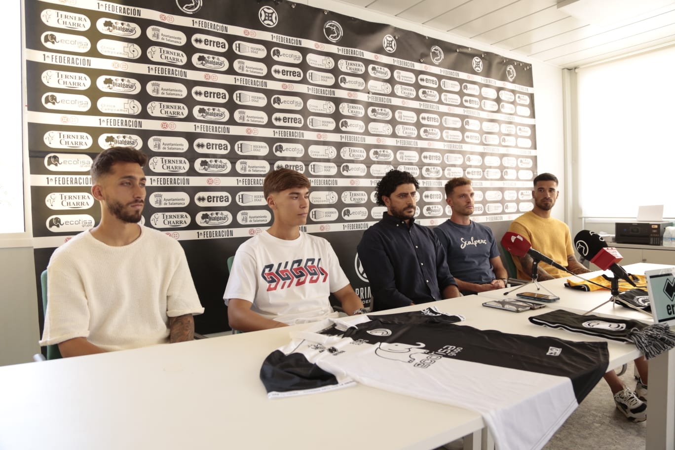 Unionistas presenta a cuatro nuevos jugadores