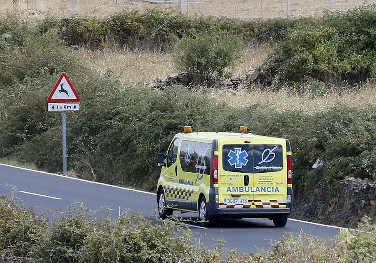 Herida una joven de 22 años tras salirse de la vía en Cabrillas