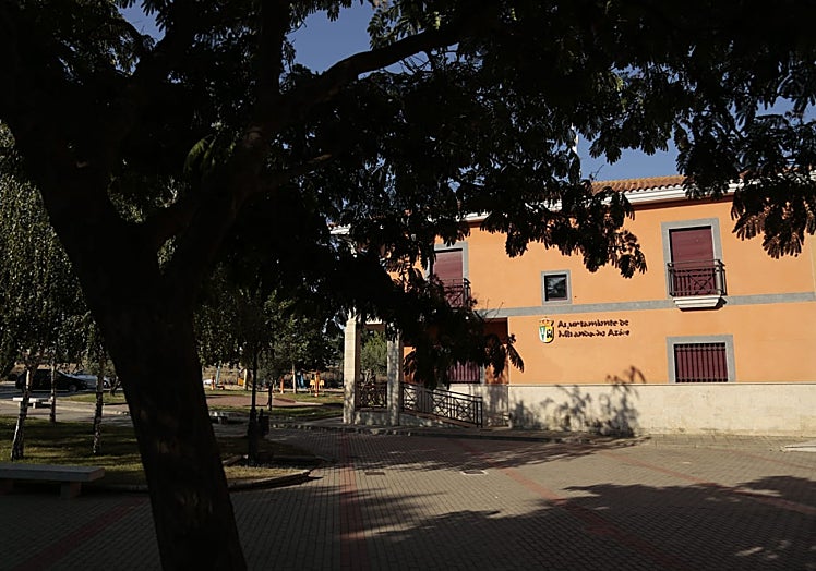 Imagen principal - La infancia y la participación ciudadana están siempre en el objetivo del Ayuntamiento de Miranda de Azán. 