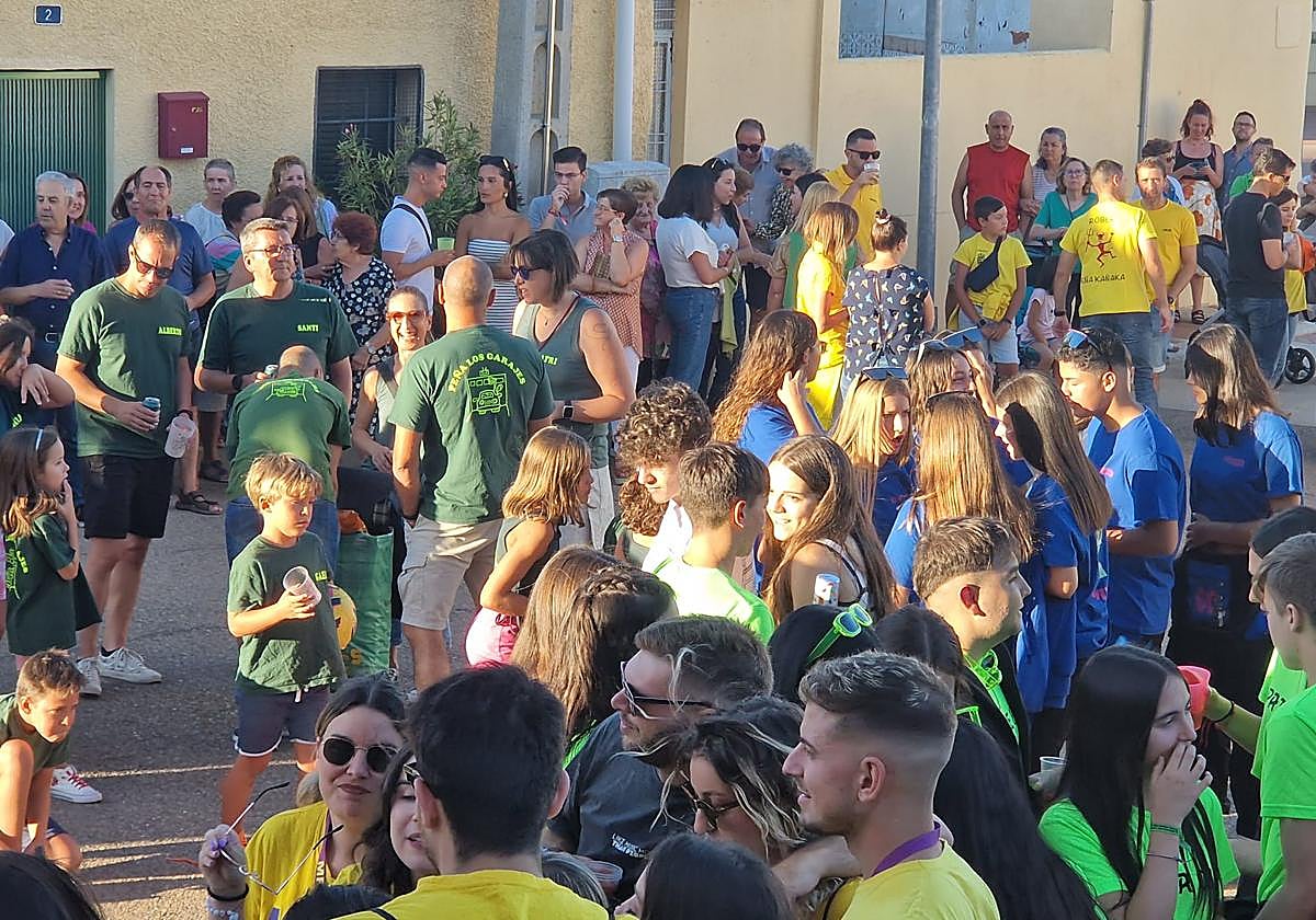 Doñinos de Salamanca llena las calles de color en honor a Santo Domingo de Guzman