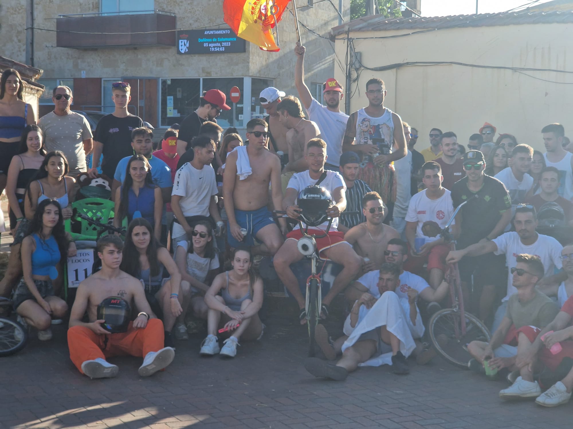Doñinos de Salamanca llena las calles de color en honor a Santo Domingo de Guzman