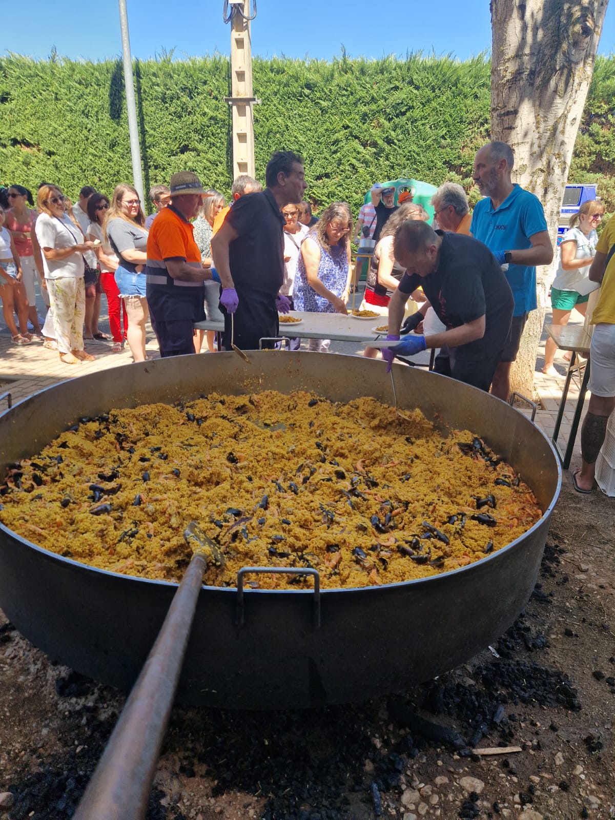 Carretones, paella y una gymkana protagonizan el domingo de fiestas en Doñinos