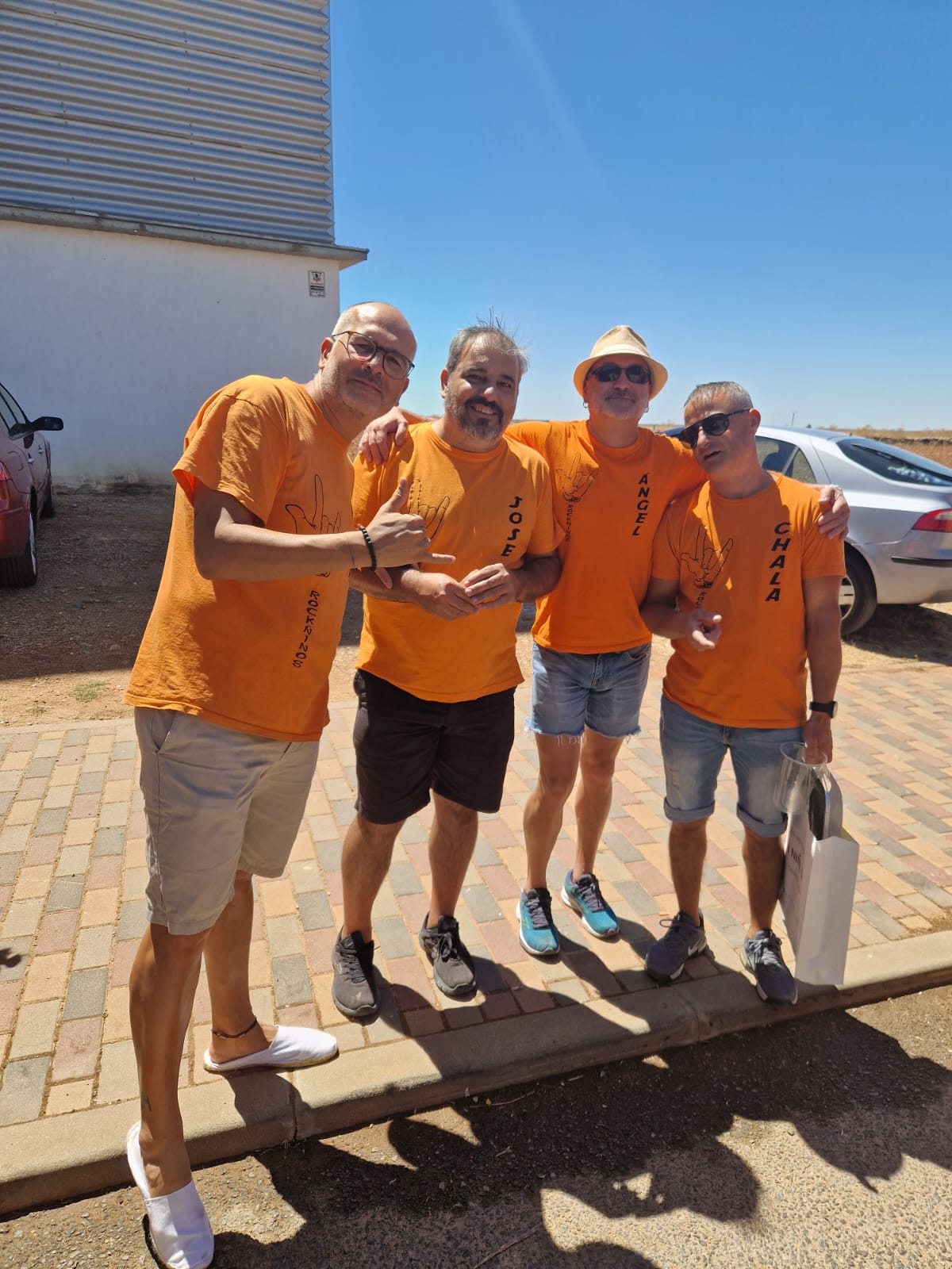 Carretones, paella y una gymkana protagonizan el domingo de fiestas en Doñinos