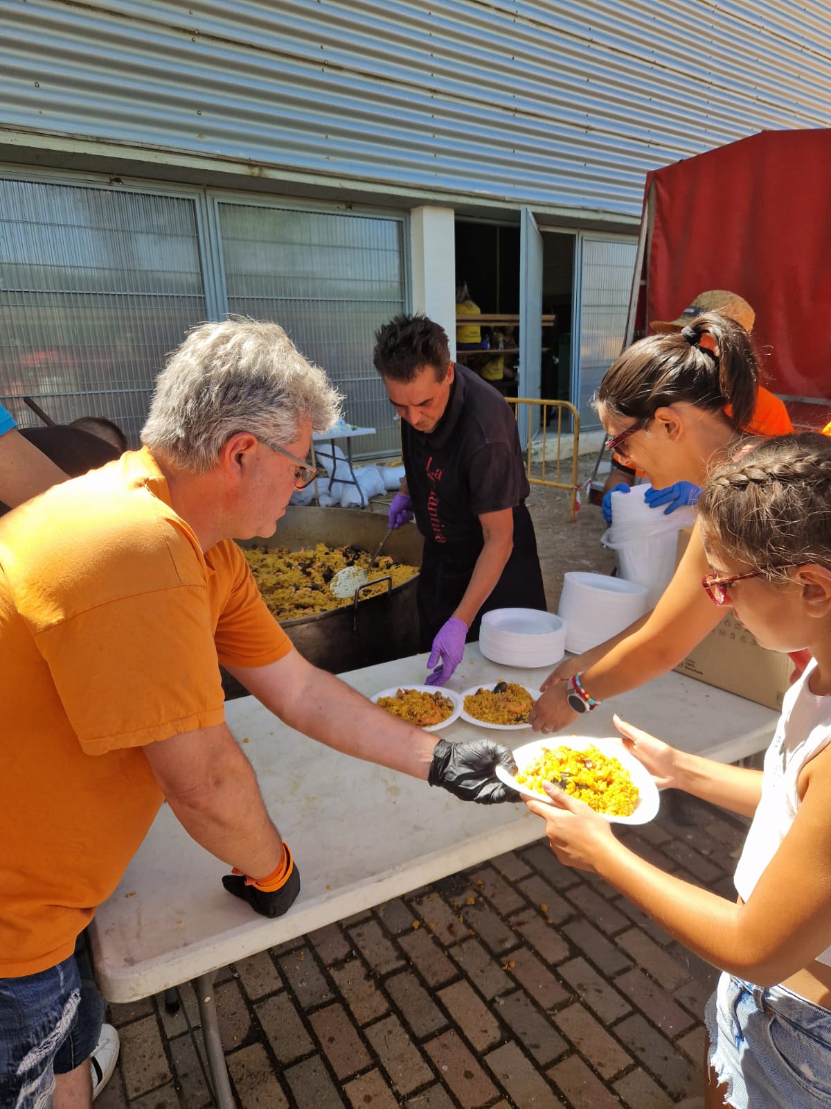 Carretones, paella y una gymkana protagonizan el domingo de fiestas en Doñinos