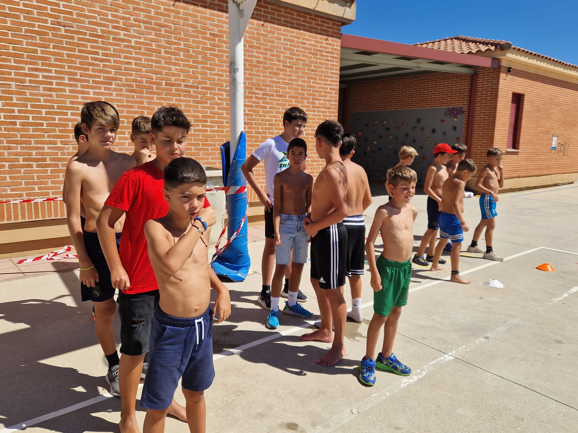 Carretones, paella y una gymkana protagonizan el domingo de fiestas en Doñinos